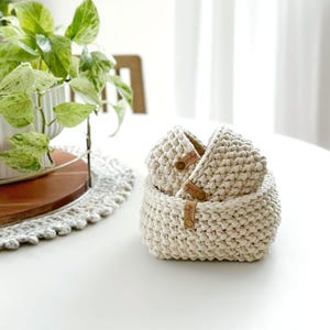 Square Crochet Basket Pattern | Crochet Stacking Baskets | DIY Home Organization & Storage Ideas | Chunky Yarn Crochet Pattern