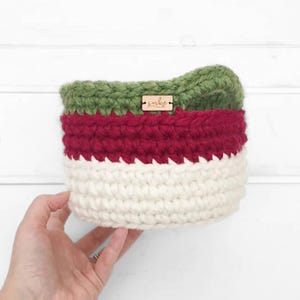 Crochet Christmas Basket Pattern | DIY Decorative Christmas Basket | Christmas Tabletop Decor | Gift Basket Ideas