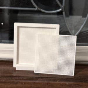 3D-gedruckt – 1 x Kreuzstichrahmen, 2 x perforierte Stickplatten (95 mm x 95 mm) + Ständer. Umschaltbares Motiv!