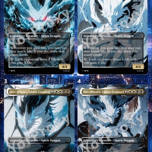 Puede incluir: Cuatro cartas coleccionables con el personaje Niv-Mizzet, Ghost Counsel, un dragón espíritu blanco y azul con ojos rojos brillantes. Cada carta muestra el nombre, coste de maná, tipo de criatura, habilidad de vuelo, texto y fuerza y resistencia 4/4.