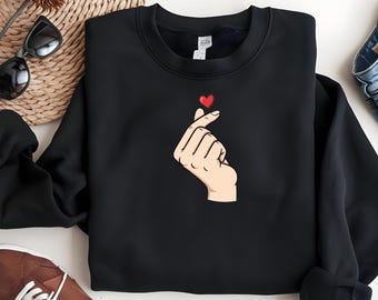 K-Pop Finger Heart Comfort Colors Shirt, Korean Heart Hand Tee, Minimalist Aesthetic T-Shirt, Pastel Purple Comfort Colors 1717 Shirt