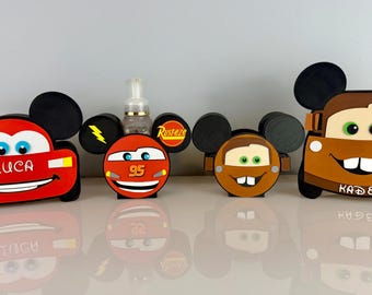 Zestaw postaci inspirowanych filmami Disney Pixar | Skarbonka i stojak na butelkę mydła | Dekoracja łazienki inspirowana fanami | Możliwość personalizacji imienia | Pomysł na prezent