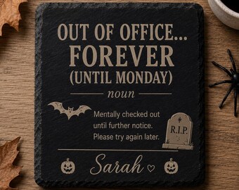 Cadeau d'Halloween pour le bureau | Sous-verre « Hors du bureau pour toujours » | Cadeau d'Halloween humoristique pour un collègue | Décoration de bureau personnalisée | Sous-verre à café d'Halloween