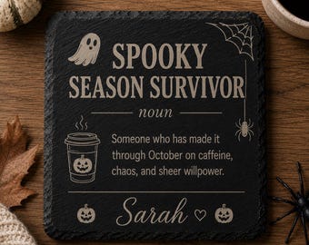 Cadeau d'Halloween personnalisé pour le bureau | Sous-verre « Survivant de la saison des frissons » | Cadeau humoristique pour collègue | Décoration de bureau d'Halloween | Sous-verre en ardoise personnalisé