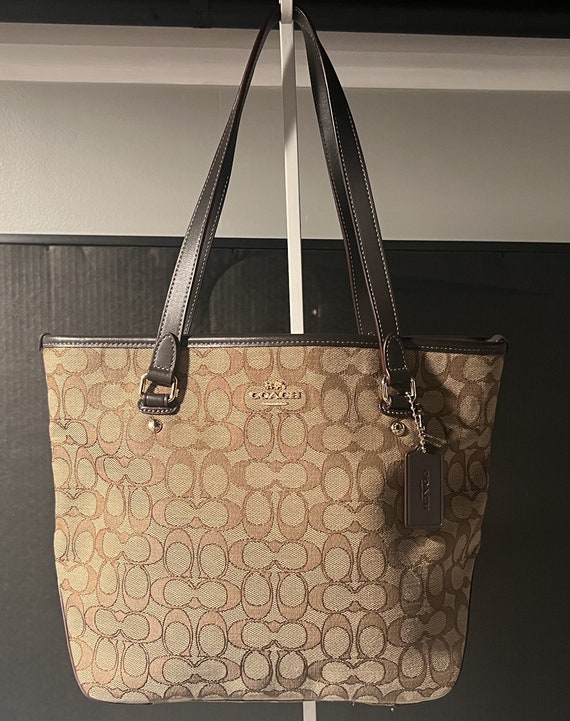 Coach Brown Outline signature Tote bag Size Medium