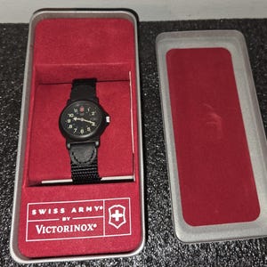 Victorinox Swiss Army Renegade Watch Women display picture 1