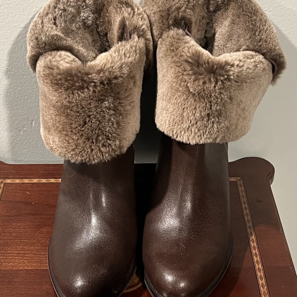 Ugg Jayne Boot With Heel And Faux Fur, Woman's Size 8