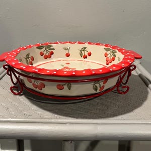 Pie Baking Dish Temptations By Tara Cherries Jubilee with Wire Rack