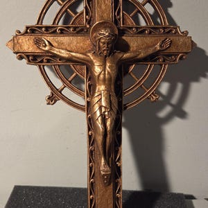 Vintage Wood /Bronze colored  Intricate Detailed Crucifix