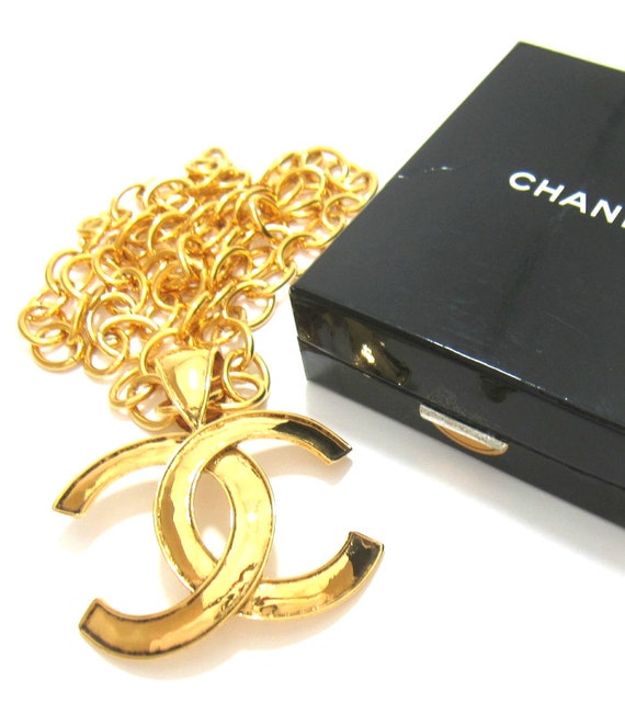 chanel charm