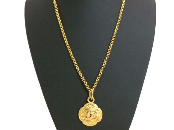 chanel logo pendant necklace