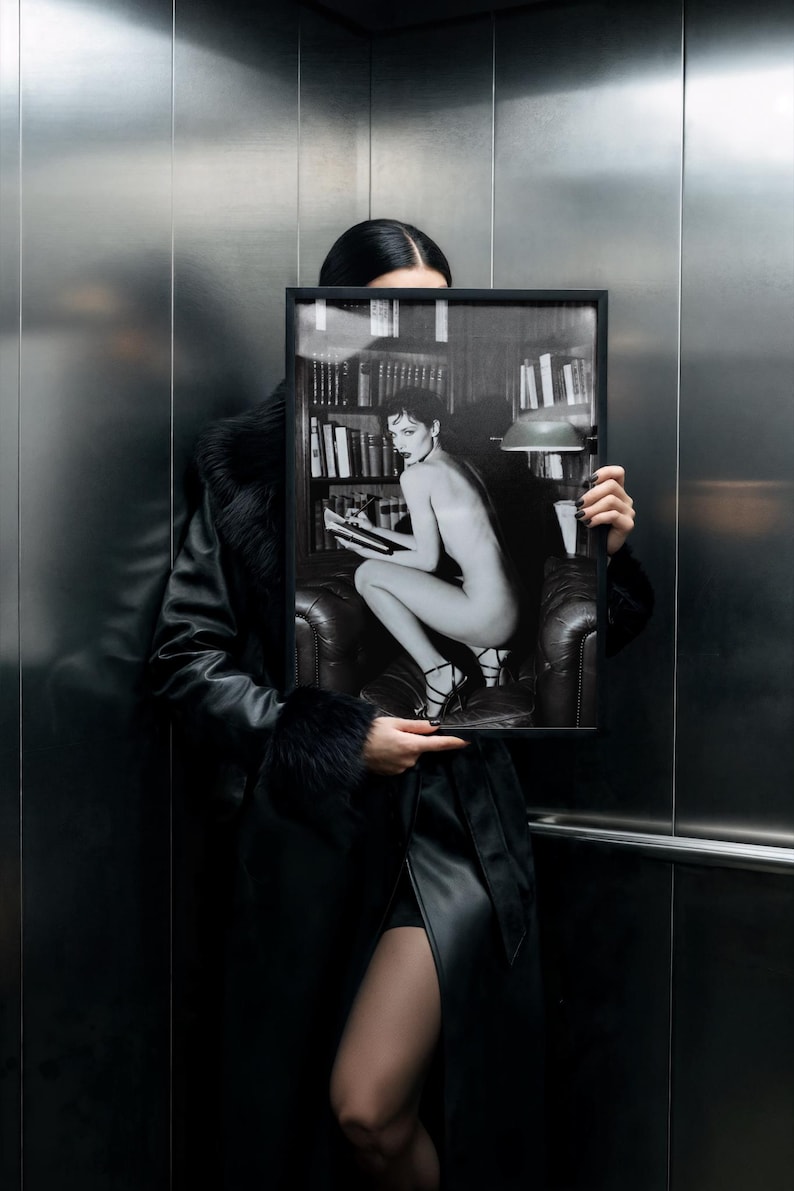 Mroczna, kobieca sztuka ścienna, czarno-biały wydruk fotograficzny, wystrój w stylu Moody Library zdjęcie 8