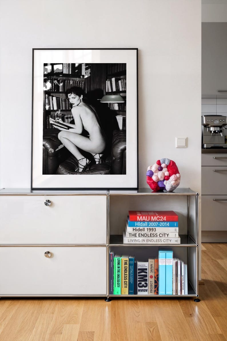 Mroczna, kobieca sztuka ścienna, czarno-biały wydruk fotograficzny, wystrój w stylu Moody Library zdjęcie 3