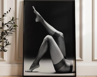 Czarno-białe nogi, wydruk fotograficzny: dekoracja buduaru w stylu vintage noir, ciemna kobiecość