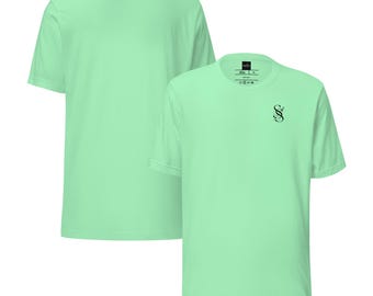 Camiseta con logo monograma ShadowStitch, camiseta minimalista de estilo urbano, prenda de lujo exclusiva.