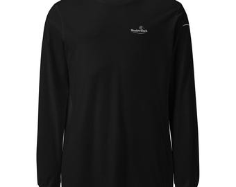 Camiseta de manga larga con detalle de costura y logo ShadowStitch, camiseta minimalista de estilo urbano, top con costura trasera distintiva.
