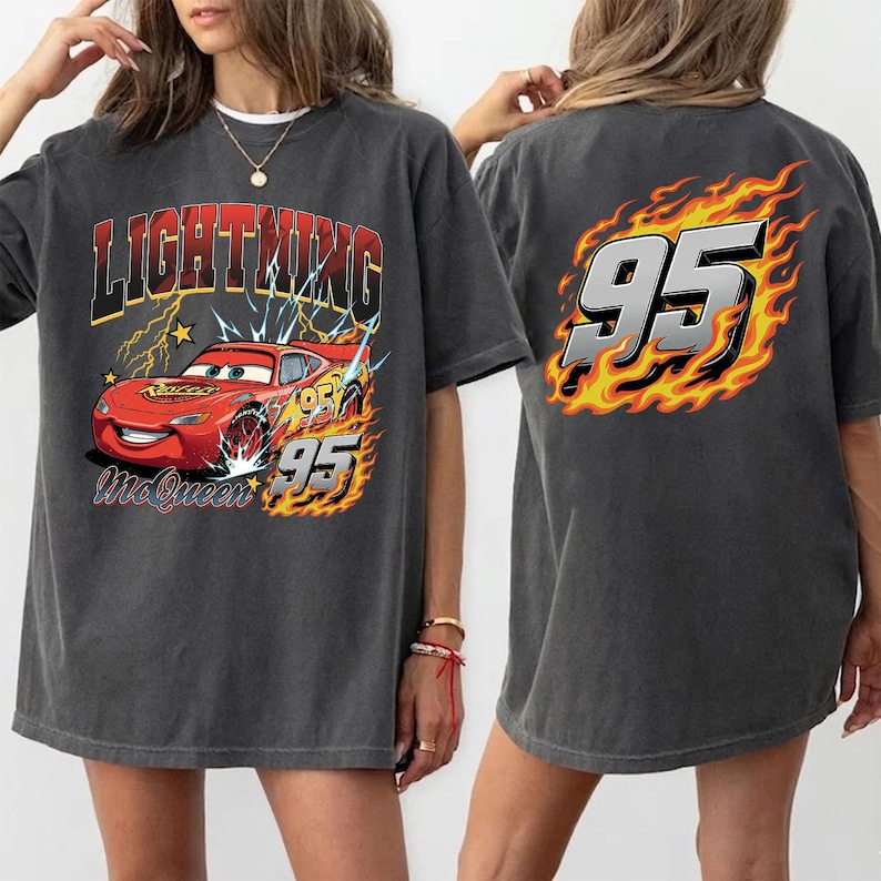 Sudadera de Rayo McQueen de 1977 con estampado a doble cara, sudadera con capucha de Disney Pixar Cars, suéter de Rayo McQueen, sudadera de Radiator Springs imagen 1