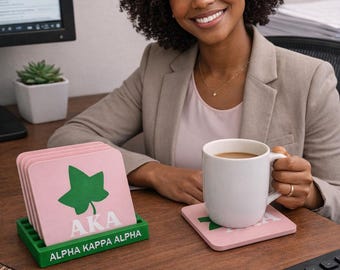 Alpha Kappa Alpha Untersetzer Set mit Halter - AKA Sorority Geschenk - Rosa und Grün Schreibtisch Dekor - Griechisches Leben Untersetzer - AKA Ivy Untersetzer