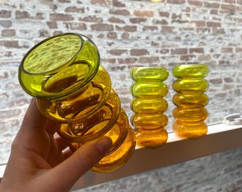 Handblåst glasvas med färgblekning