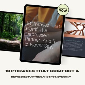 Peut inclure: Trois tablettes numériques affichant du contenu. La tablette centrale affiche le texte "10 Phrases That Comfort a Depressed Partner And 5 to Never Say". Un cercle vert avec "Download Now" est en haut à droite. Le texte du bas indique "10 Phrases That Comfort A Depressed Partner And 5 to Never Say".