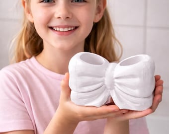 Toothbrush holder with bow design | Bathroom organizer | For 2-3 toothbrushes and XXL toothpaste | Modern & sturdy