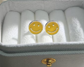Żółte kolczyki-klipsy z uśmiechniętą buźką z emalii dla dzieci – klipsy do uszu dla dzieci bez przekłuwania