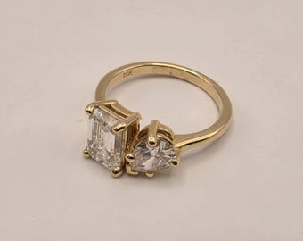 14K Yellow Gold Two-Stone Bypass Ring with Clear Stones (Size 7)