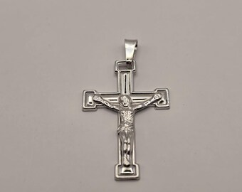 Ciondolo a crocifisso in argento sterling, croce con bordo a gradini e corpo 925