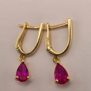 Boucles d'oreilles pendantes en or jaune 18 carats et rubis, bijoux fins polis (0,75 x 0,25 pouce)