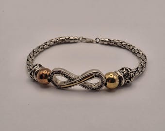 Bracciale a catena a serpente in argento sterling 925 con perline centrali a forma di infinito in tonalità miste.