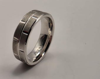 Anello a fascia larga in argento sterling con motivo a mattoni e griglia incisa, argento 925, taglia 7.