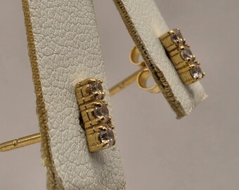 18K Yellow Gold Bar Stud Earrings with Clear Accent Stones (0.125 x 0.5 Inch)