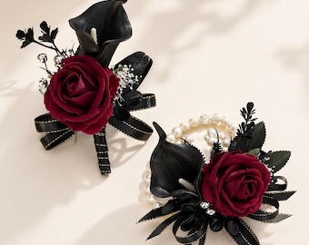 Conjunto de ramilletes de rosas para boutonniere, ramilletes de boda para novia, dama de honor, madre, novio y padrinos, boutonniere rojo y negro para parejas.