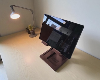 Tablet Stand – Supporto da Tavolo per Tablet • Porta Tablet Scrivania Effetto Legno • 3D Printed Holder