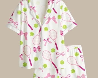 Satijnen pyjamaset met tennisstrik voor dames, roze nachtkleding met racketprint
