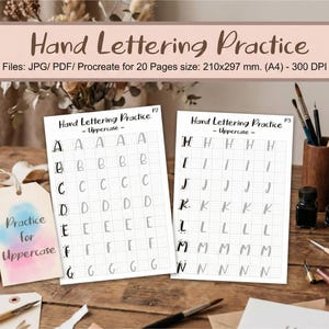 K&ouml;nnte beinhalten: Zwei Bl&auml;tter mit &Uuml;bungsbl&auml;ttern f&uuml;r Handschrift mit Gro&szlig;buchstaben, ein Etikett mit der Aufschrift "Practice for Uppercase" und Kalligraphie-Zubeh&ouml;r. Das Papier ist kariert und tr&auml;gt den Text "Hand Lettering Practice - Uppercase".