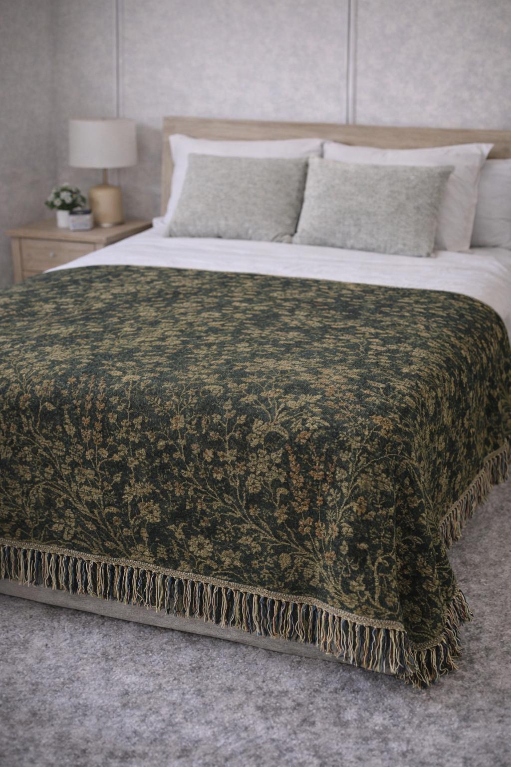 Dessus De Lit Vintage - Motif Grand-mère Jardin Fleuri - Dimensions ~70x88 Pouces - Piqué Main - Occasion
