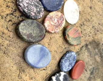 Natural Crystal Worry Stone for Stress Relief & Anxiety, Handcrafted Healing Gemstone, Pocket-Sized Calming Stone, Meditation Aid