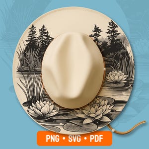 Puede incluir: Un sombrero vaquero beige con una corona color crema y un ala ancha con una ilustración en blanco y negro de un estanque con nenúfares, juncos y árboles. Una correa de cuero marrón está sujeta al sombrero. La imagen incluye el texto "PNG • SVG • PDF".