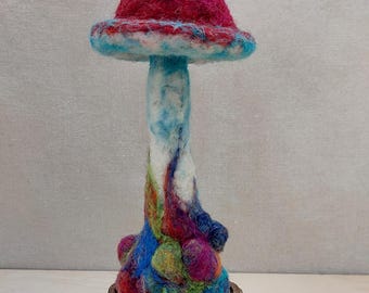 Naaldvilten bordeauxrode paddestoel, boskunstobject, gezellig decor van de kinderkamer, boekenplank metgezel, Cottagecore-cadeau