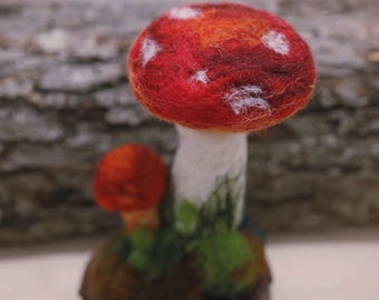 Naaldvilten paddestoelduo, boskunstobject, gezellig decor van de kinderkamer, herfstdecor, Cottagecore-cadeau