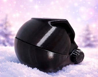 Máquina para hacer bolas de nieve impresa en 3D para divertirse en invierno.