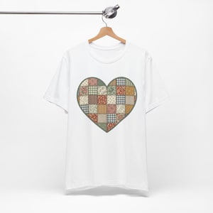 Camiseta Patchwork Heart, Camiseta gráfica Cottagecore, Camisa de granja vintage a cuadros acolchada, Ropa rústica de otoño, Regalo para quilters, Grandmacore