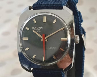 Reloj mecánico suizo vintage Cauny Senior – Caja tipo cojín, segundero rojo