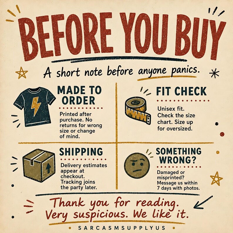 Pu&ograve; includere: Un grafico informativo intitolato BEFORE YOU BUY con una breve nota. Include sezioni per MADE TO ORDER, FIT CHECK, SHIPPING e SOMETHING WRONG con icone di una maglietta, un metro a nastro, una scatola e un volto con espressione sospettosa.