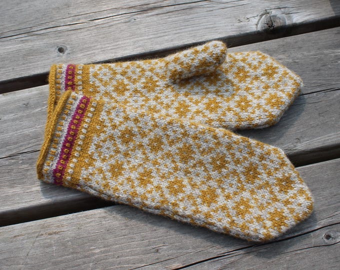 Knitted Latvian Wool Mittens: Gray & Yellow, Size M gloves