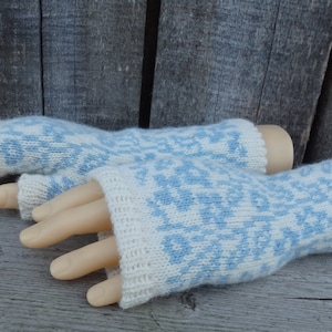 Handmade 100% Wool Latvian Arm Warmers - White/Blue or White/Green