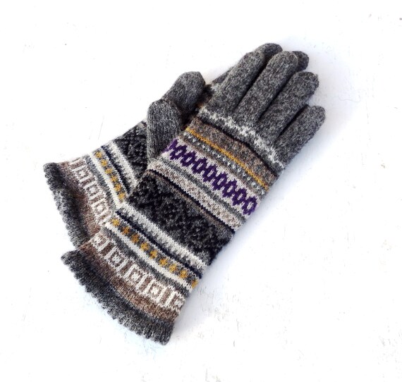 knitted gloves with fingers