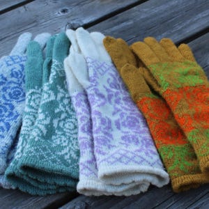 Knit Wool Winter Gloves: Latvian Fair Isle Design, Size M women hand warmers