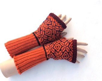 Mitaines, gants d'hiver en tricot orange noir bleu marine, manchettes faites main, mitaines lettones, demi-mitaines